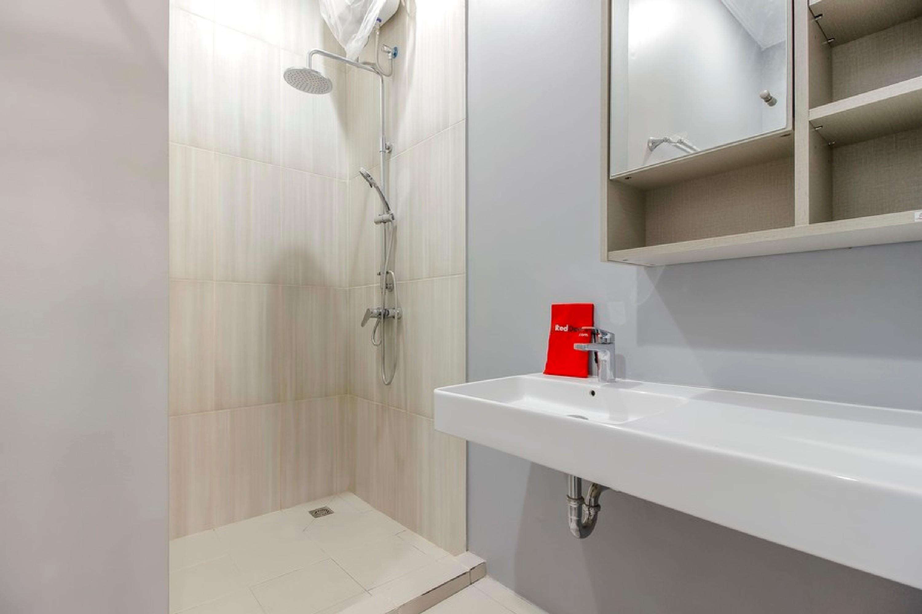 Reddoorz Plus @ Kwitang 2 Jakarta Luaran gambar