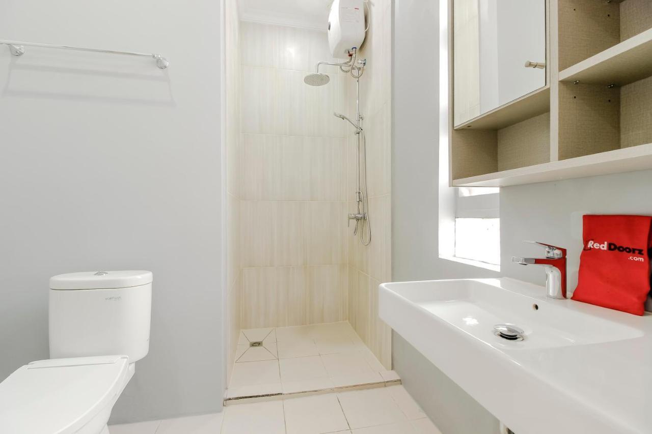 Reddoorz Plus @ Kwitang 2 Jakarta Luaran gambar